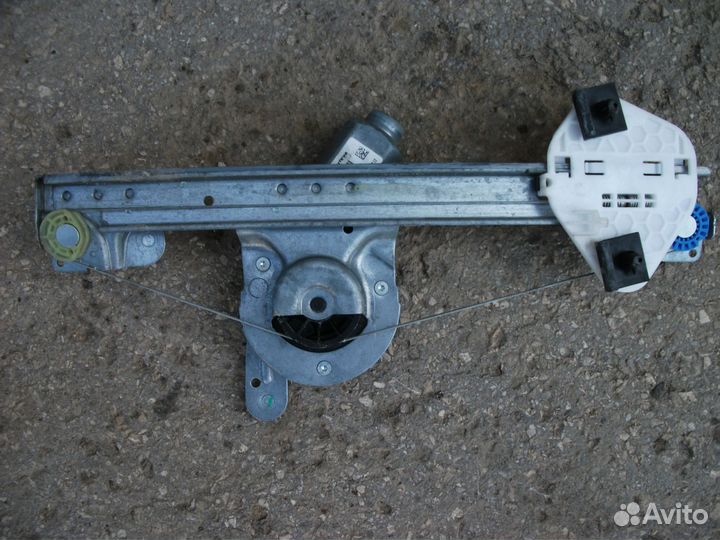 Рено Логан - правый задний эл. стеклоподъемник