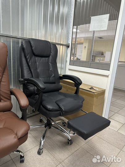 Офисное кресло 606 Черное с подножкой