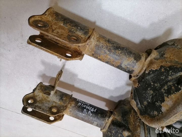 Амортизатор перед Nissan Bluebird CD20 2.0 1987