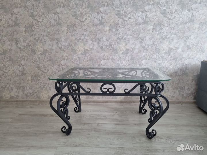 Кованый журнальный столик