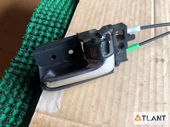 Замок двери передний правый toyota avensis