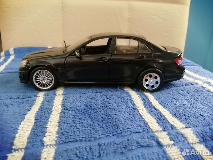 Mercedes C63 AMG W204 New Ray 1:24