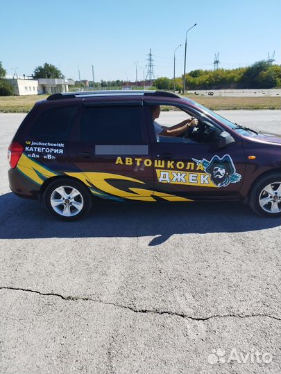 Автоинструктор женщина