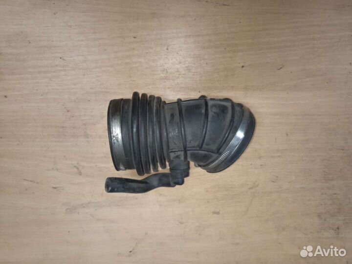 Воздушный патрубок bmw 5 E34 бмв 5 E34