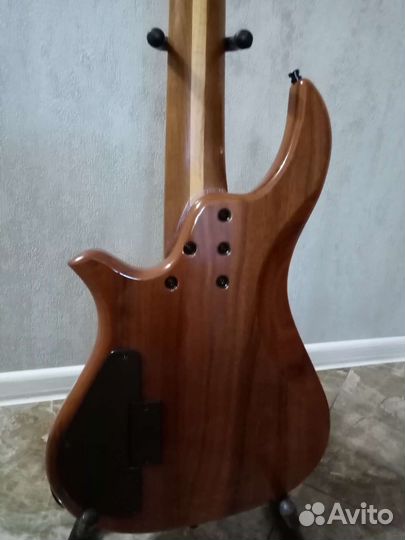 Бас гитара 5 струн