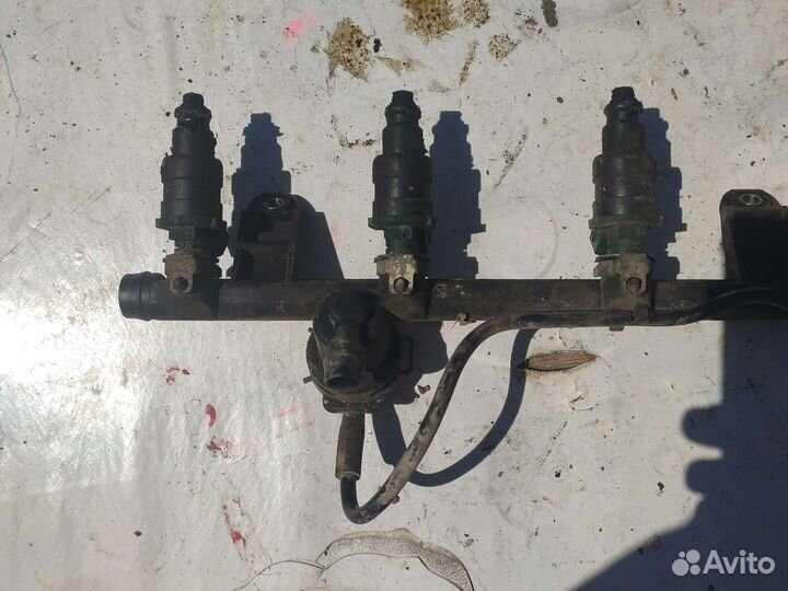 Топливная рампа форсунки Рено дача супернова 1.4