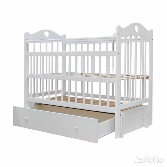 Кроватка,матрац и пеленальник для новорожденного