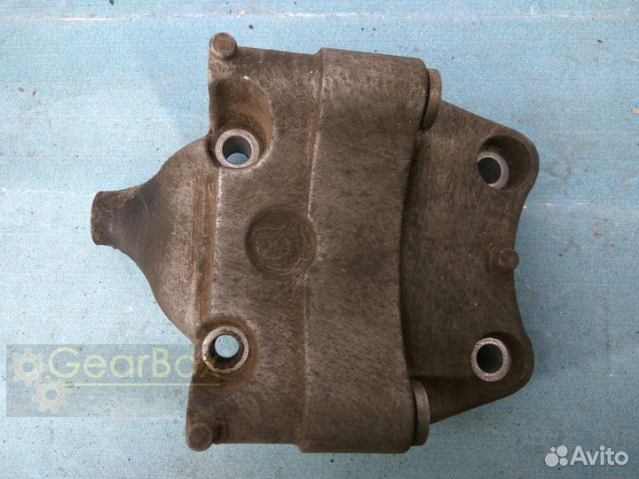 Кронштейн компрессора кондиционера Пежо 206