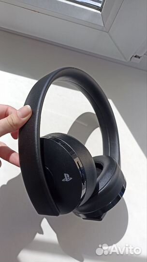 Беспроводные наушники Sony Gold Wireless Headset