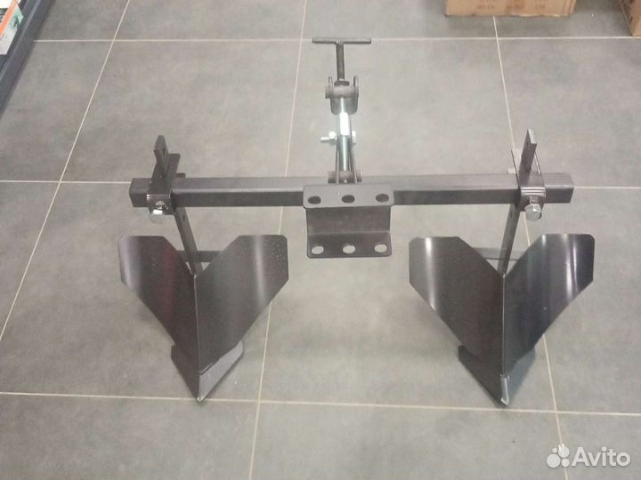 Плуг, окучник, сцепка на мотоблок