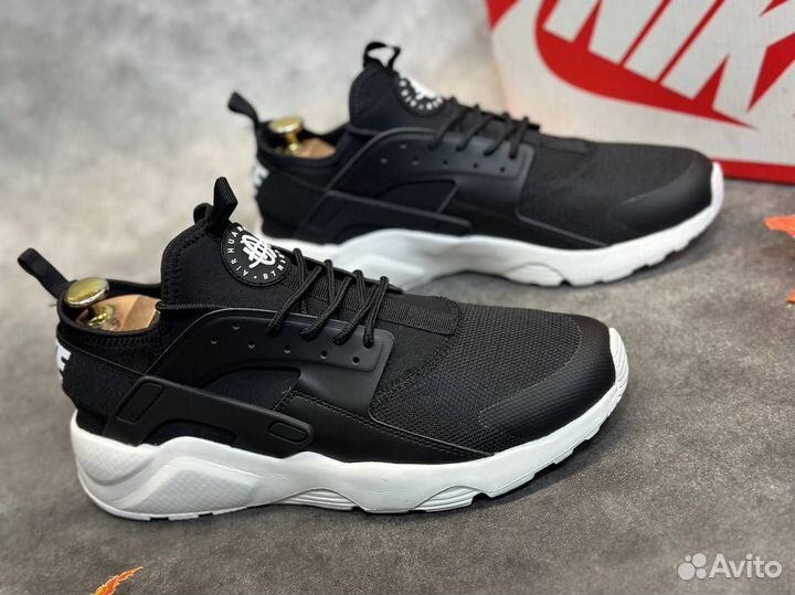 Nike air Huarache черные бел.подошва разм. 41