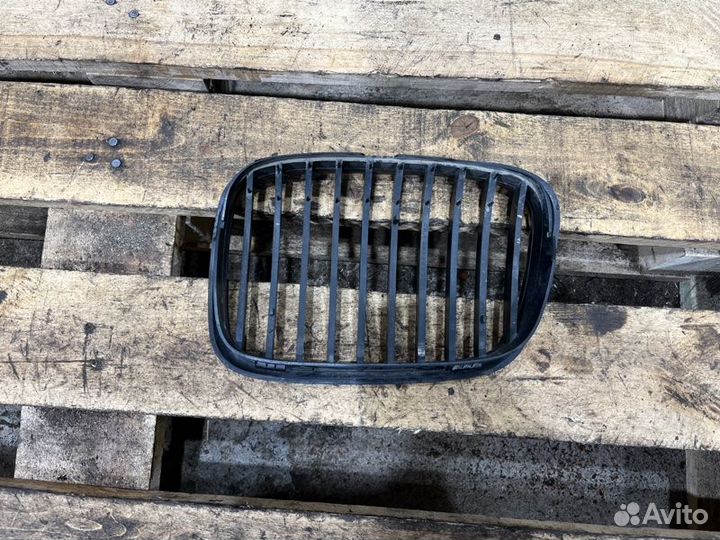 Решетка радиатора правая Bmw 1 E87 N46B20 2004