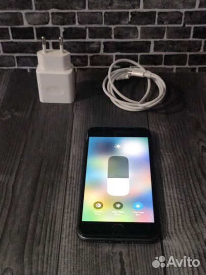 Телефон iPhone 8 64 gb Идеальный