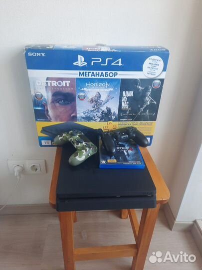 PlayStation 4 Slim 500 Gb + 2 геймпада + Uncharted