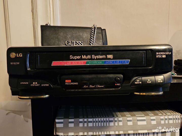 Видеомагнитофон LG W162W