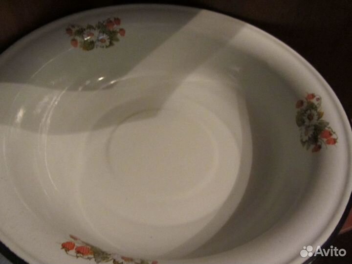 Посуда эмалированная новая (СССР)