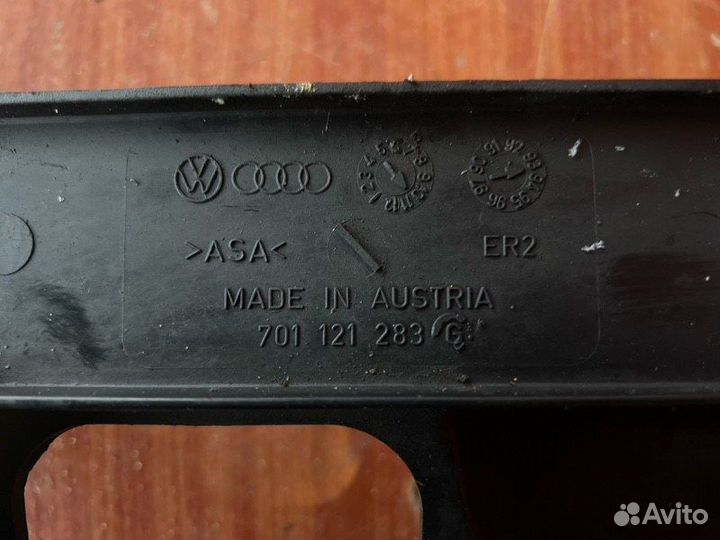 Передняя панель телевизор Vw Caravelle Т4 ACU 1995