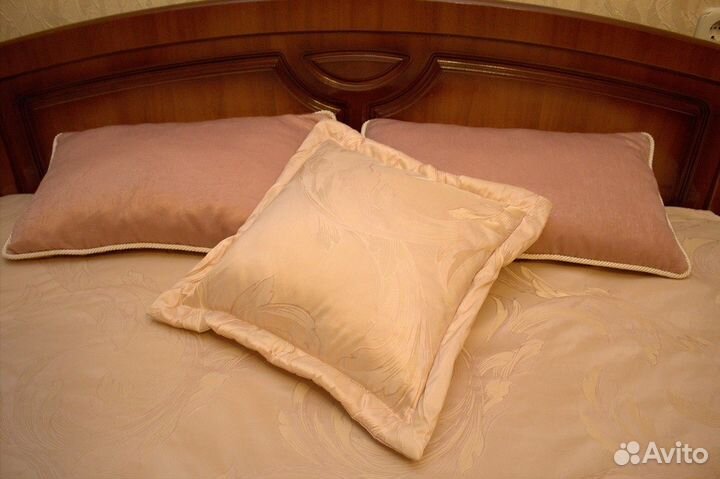 Комплект: покрывало и 3 подушки