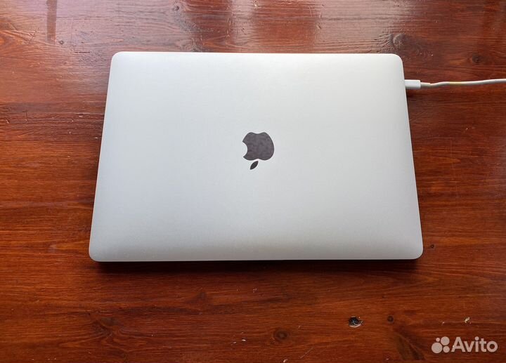 Apple MacBook Pro 13 2017 touch bar