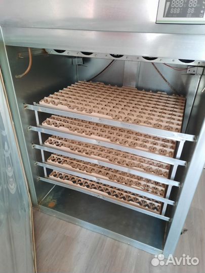 Инкубатор 750