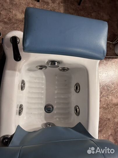 Педикюрное кресло с массажем