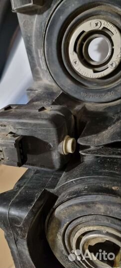 Фара передняя правая Toyota Rav4