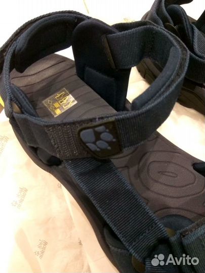 Продам сандалии Jack WolFskin
