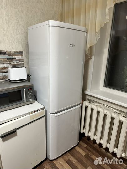 Холодильник Hotpoint ariston бу