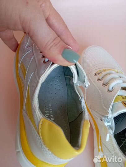 Кроссовки для девочки 31 размер. новые