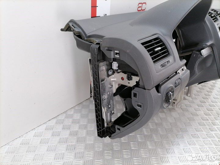 Торпедо (панель передняя) для Volkswagen Golf 5