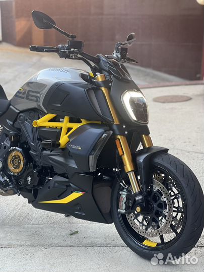 Ducati Diavel 1260s Black and Steel