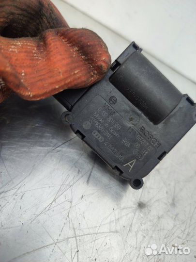 Моторчик заслонок печки Audi A6 C6 седан 2.7 Л