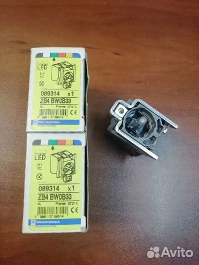 Корпус кнопки 22мм 24В С подсветкой (ZB4BW0B33)