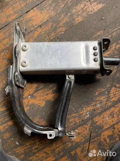 Кронштейн лонжерона правый mercedes w211