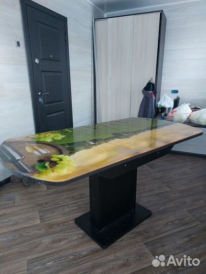 Кухонный стол стеклянный раздвижной