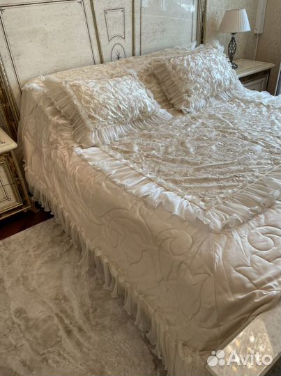 Покрывало на кровать в спальню с наволочками