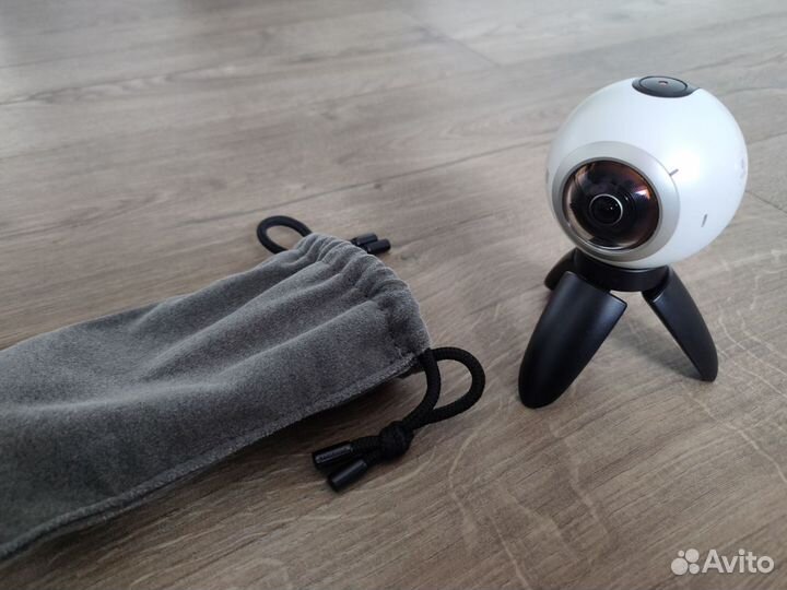 Панорамная VR камера Samsung Gear 360