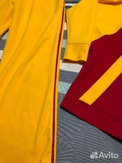 Спортивный костюм женский