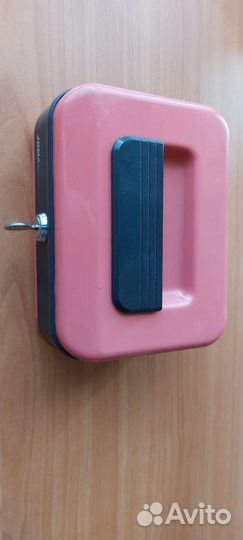 Маленький сейф с замком