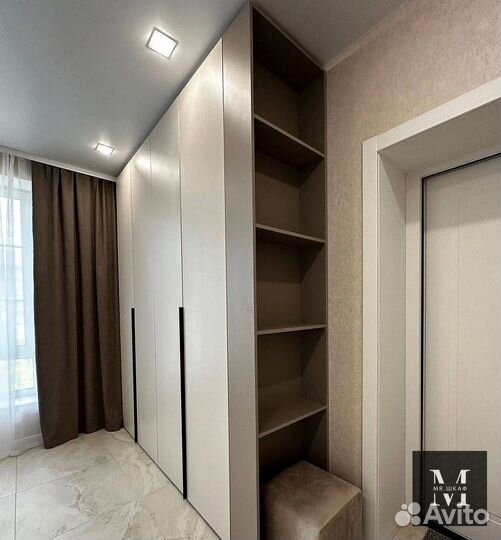 Шкаф распашной с зеркалом