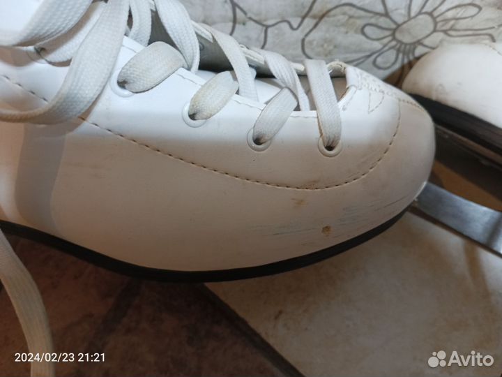 Коньки фигурные женские