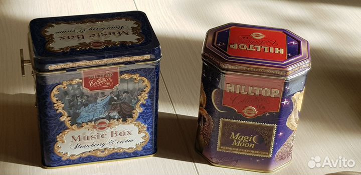 Жестяные банки из-под чая и печенья