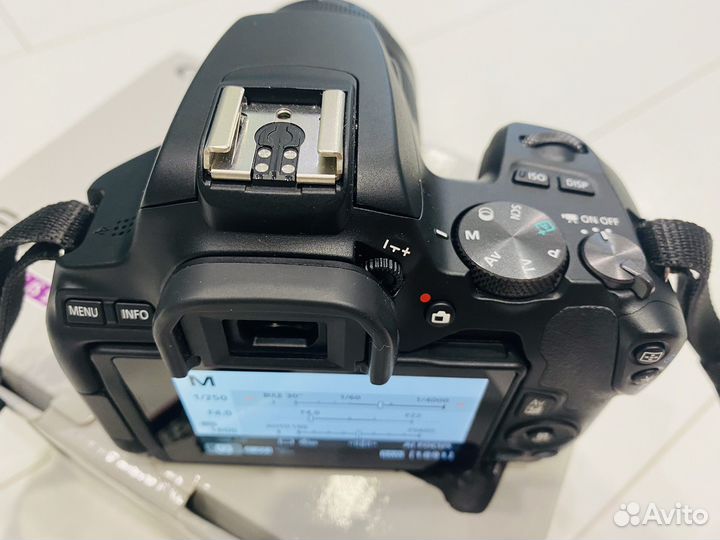Canon EOS 250D Kit EF-S 18-55mm f/4.0-5.6