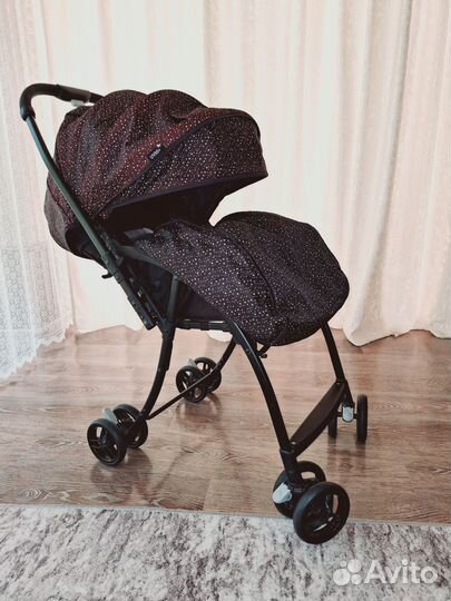 Прогулочная коляска,в отличном состоянии