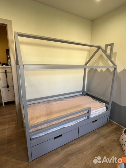 Кровать домик из бука