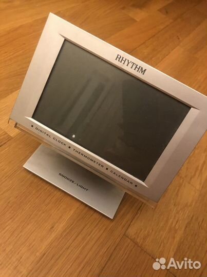 Часы термометр