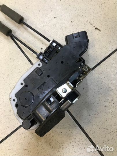 Замок дверной задний правый Nissan Almera G15