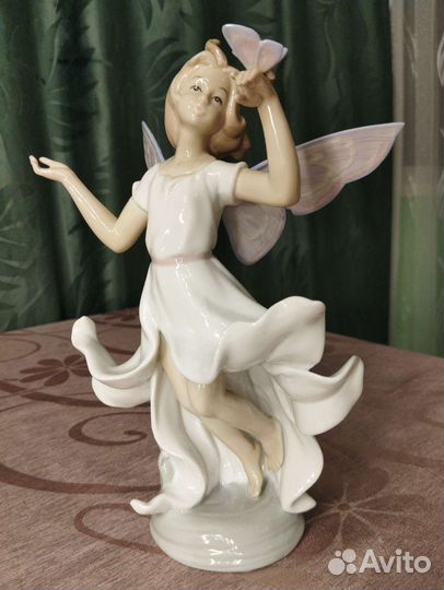 Статуэтка фарфоровая 