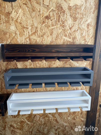 Полка с держателем винных бокалов