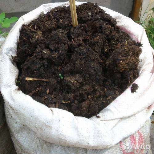 Свежий навоз в мешках